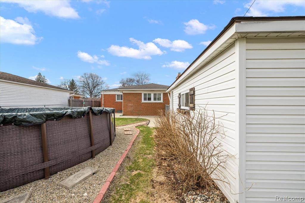 9364 Colorado Street, Livonia, MI 48150 — Photo 54