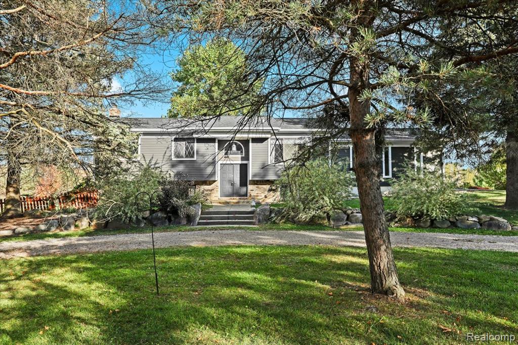 1570 Thayer Road, Ortonville, MI 48462 — Photo 47