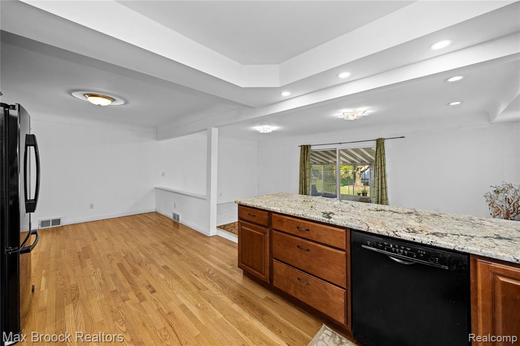 41544 Dequindre Road, Sterling Heights, MI 48314 — Photo 15