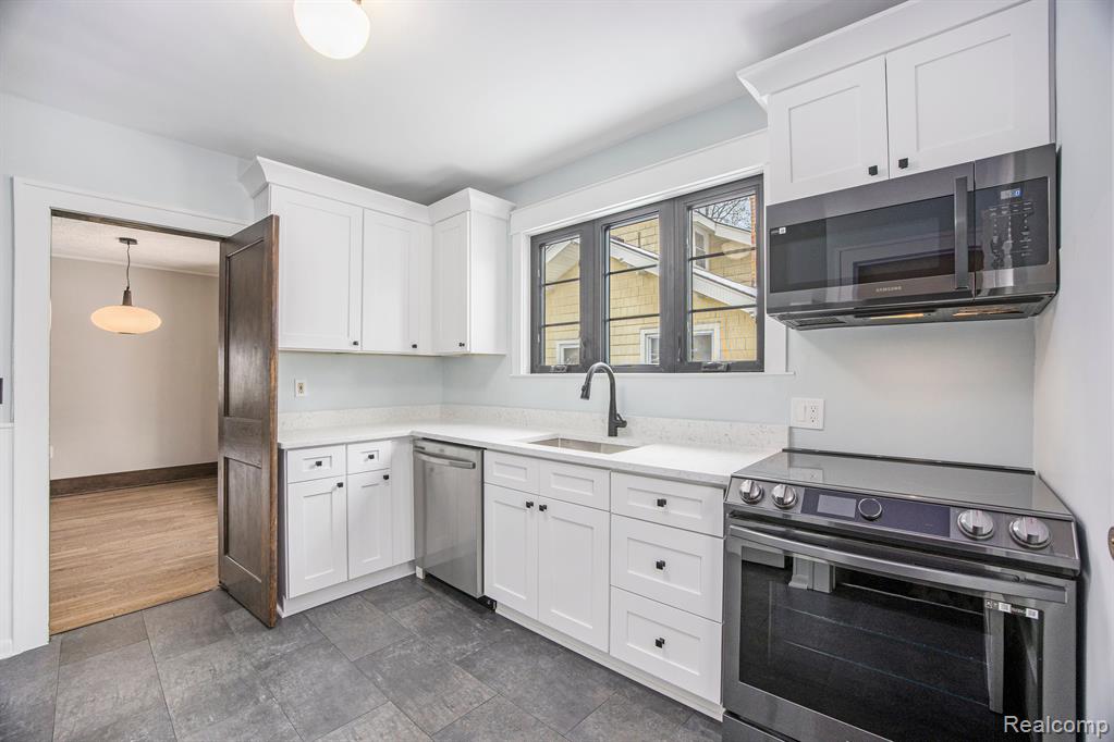 402 WAVERLEY Avenue, Royal Oak, MI 48067 — Photo 14