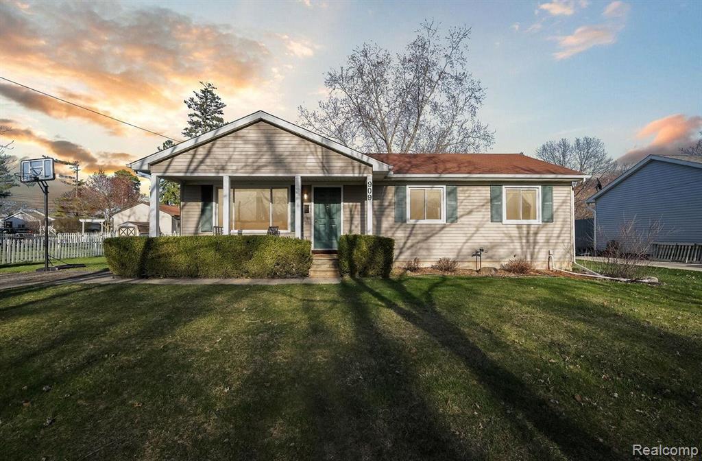 909 DEARBORN Street, Howell, MI 48843 — front exterior