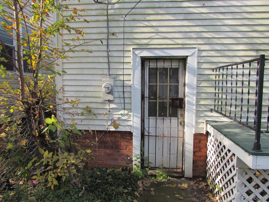 5270 MONTCLAIR Street, Detroit, MI 48213 — Photo 8