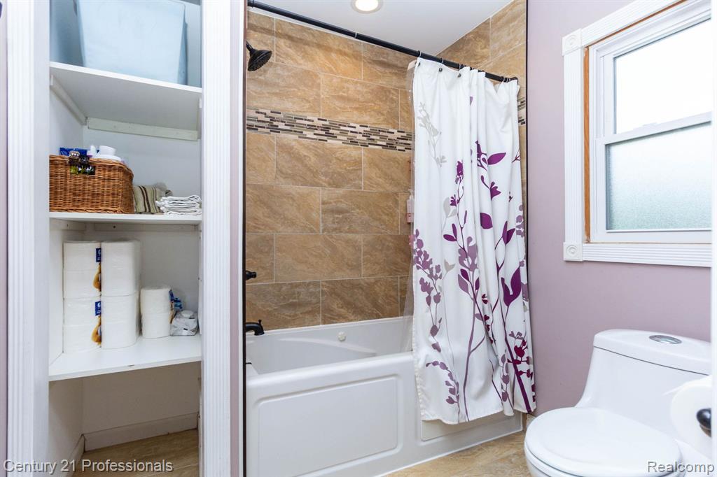 671 Bridgestone Drive, Rochester Hills, MI 48309 — Photo 25