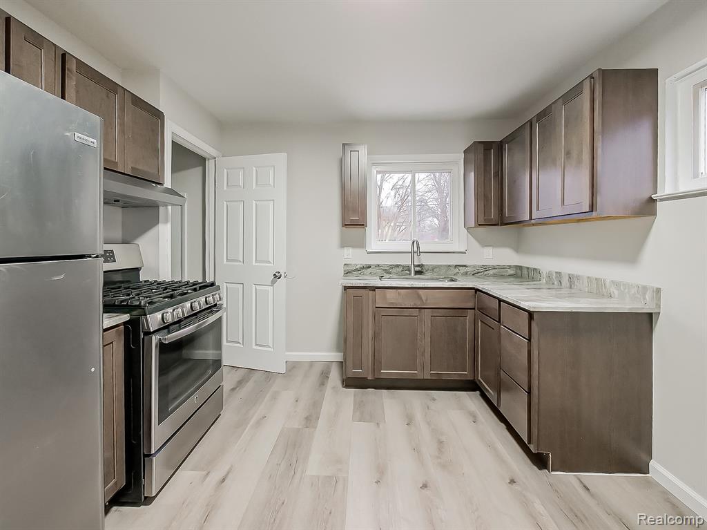 536 Emerson Avenue, Pontiac, MI 48342 — Photo 2