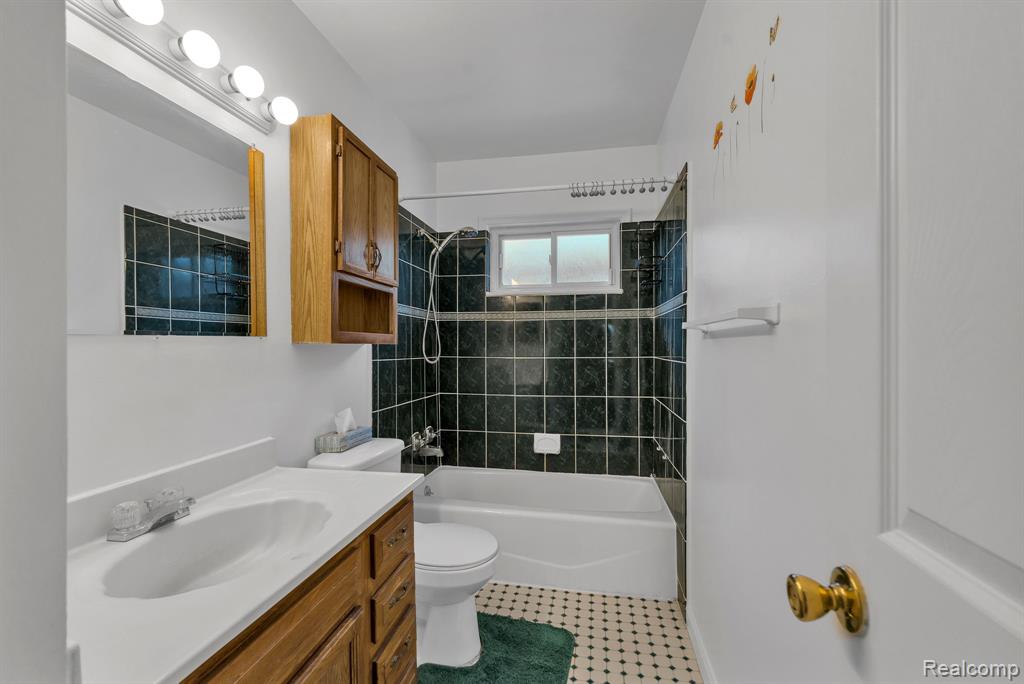 7411 N Vernon Street, Dearborn Heights, MI 48127 — Photo 15