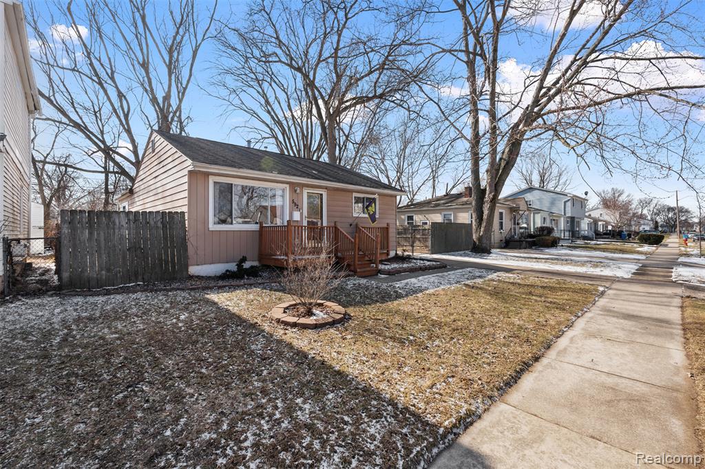 592 E Dallas Avenue, Madison Heights, MI 48071 — Photo 27