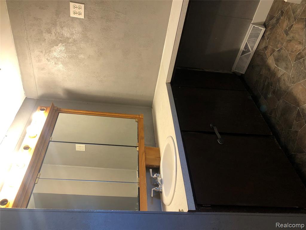608 E Frank Street, Caro, MI 48723 — Photo 11