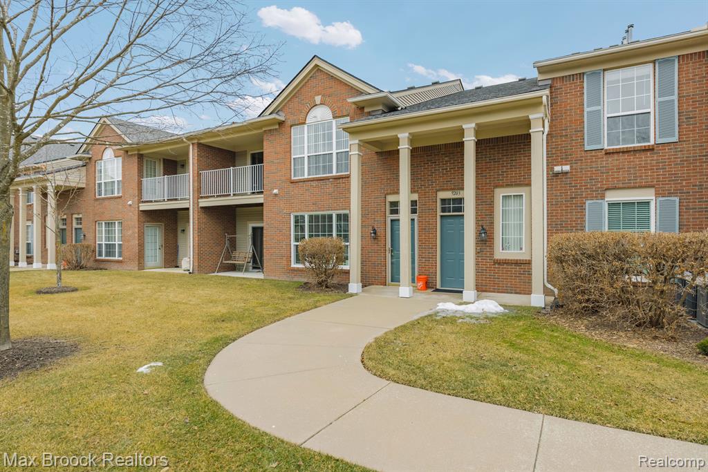 9203 FARMINGDALE Lane, Walled Lake, MI 48390 — Photo 30