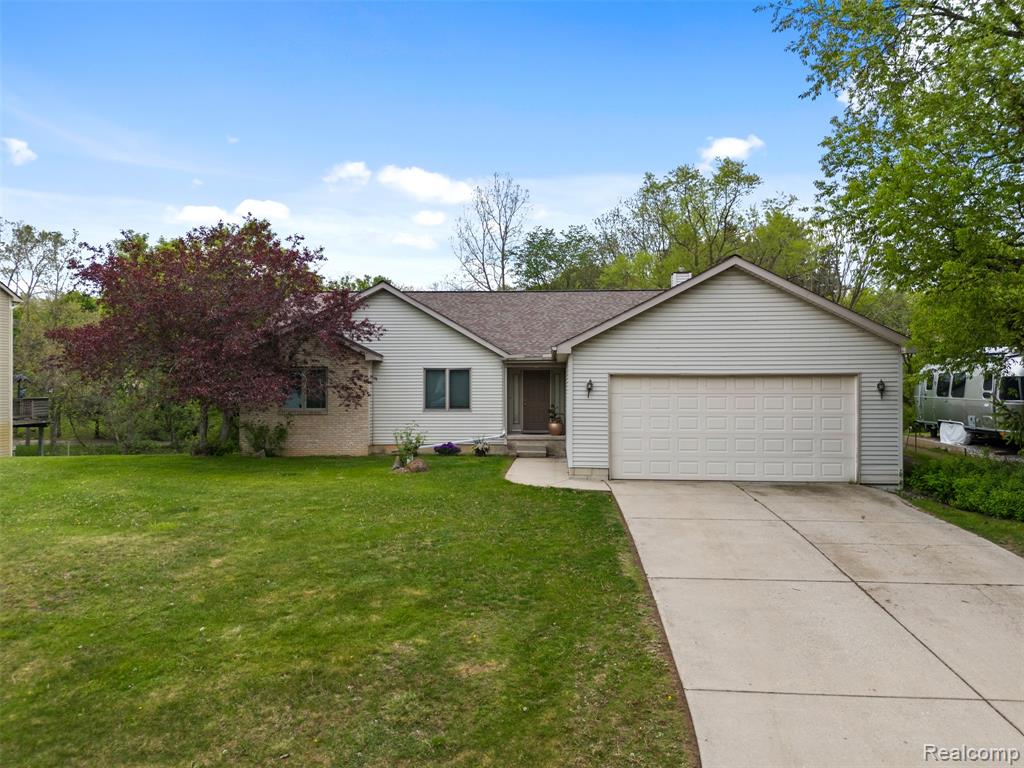 815 Esther Drive, Lake Orion, MI 48362 — front exterior