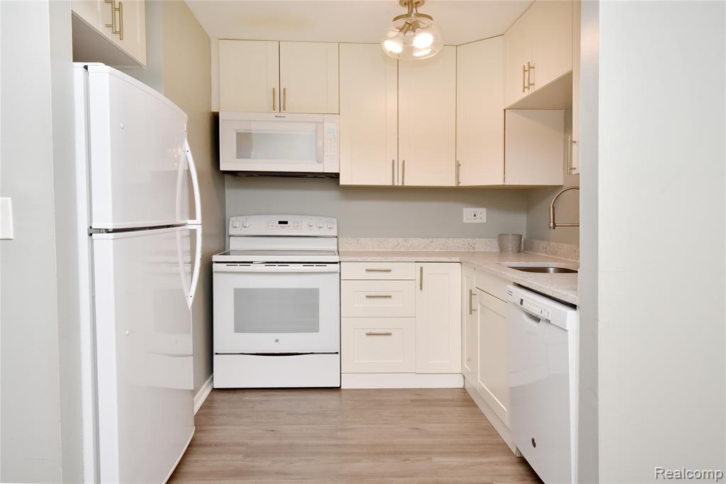 4909 Crooks Road, C7, Royal Oak, MI 48073 — Photo 10