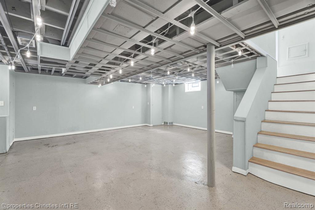 708 S Minerva Avenue, Royal Oak, MI 48067 — Photo 52