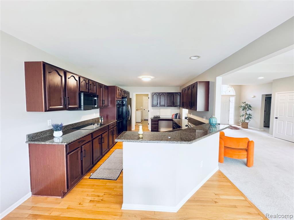 49401 N Glacier, Northville, MI 48168 — Photo 9