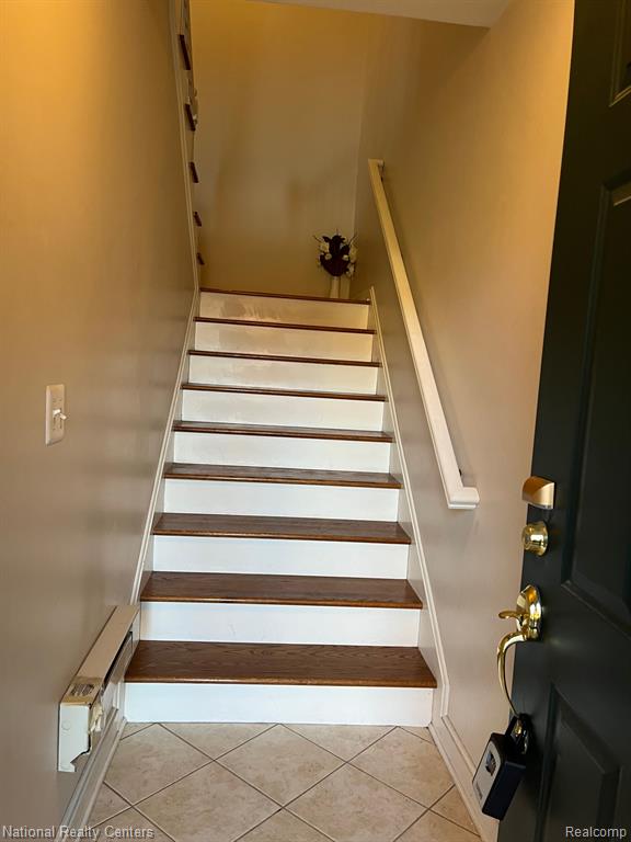 28071 CARLTON WAY Drive, Novi, MI 48377 — Photo 3