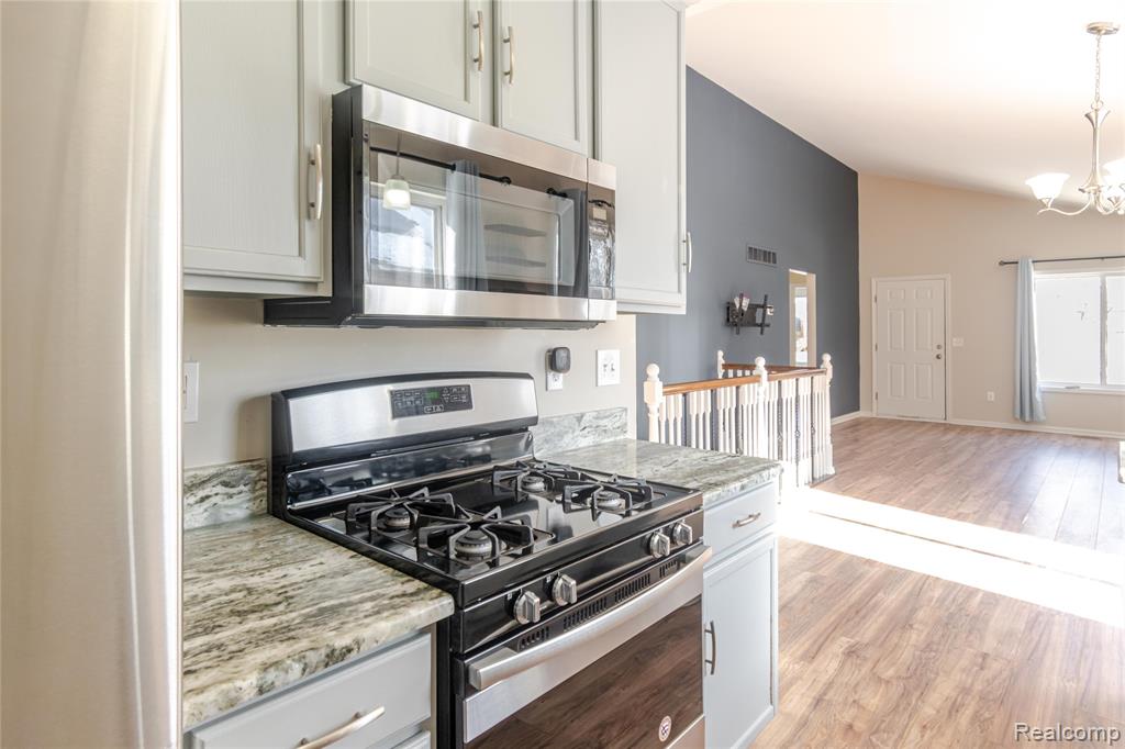 256 Crocker Boulevard, Mount Clemens, MI 48043 — Photo 8