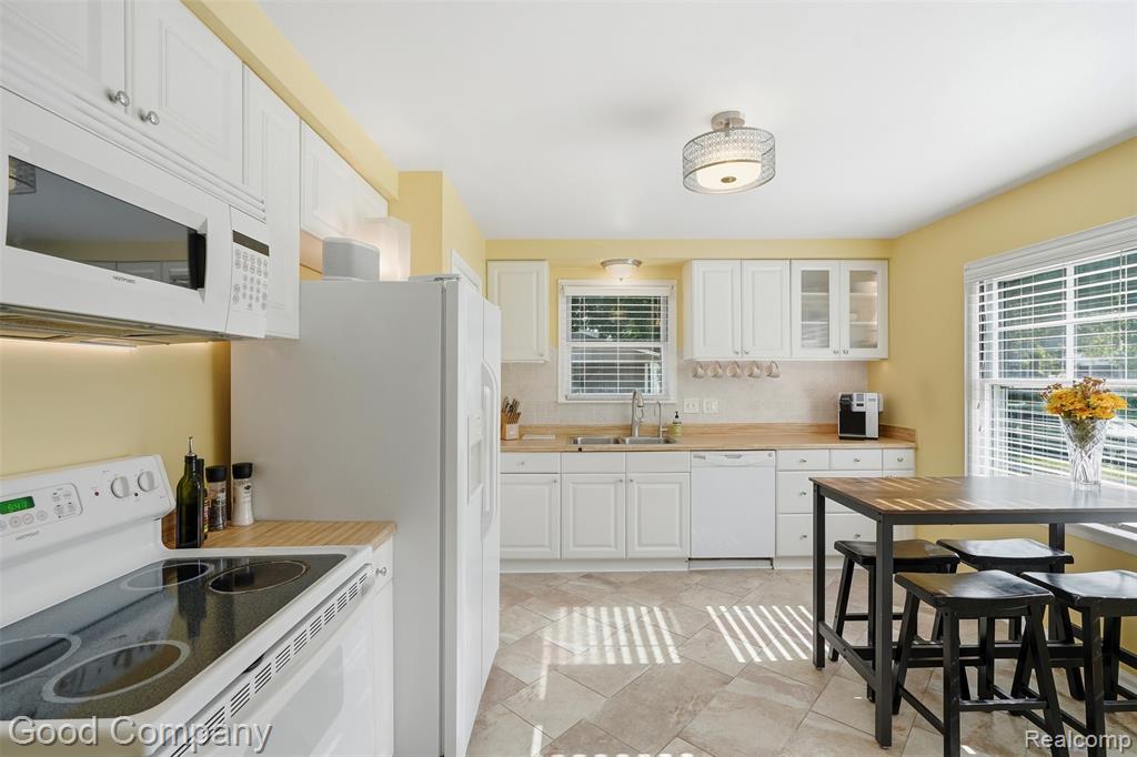 23470 Oneida Street, Oak Park, MI 48237 — Photo 7