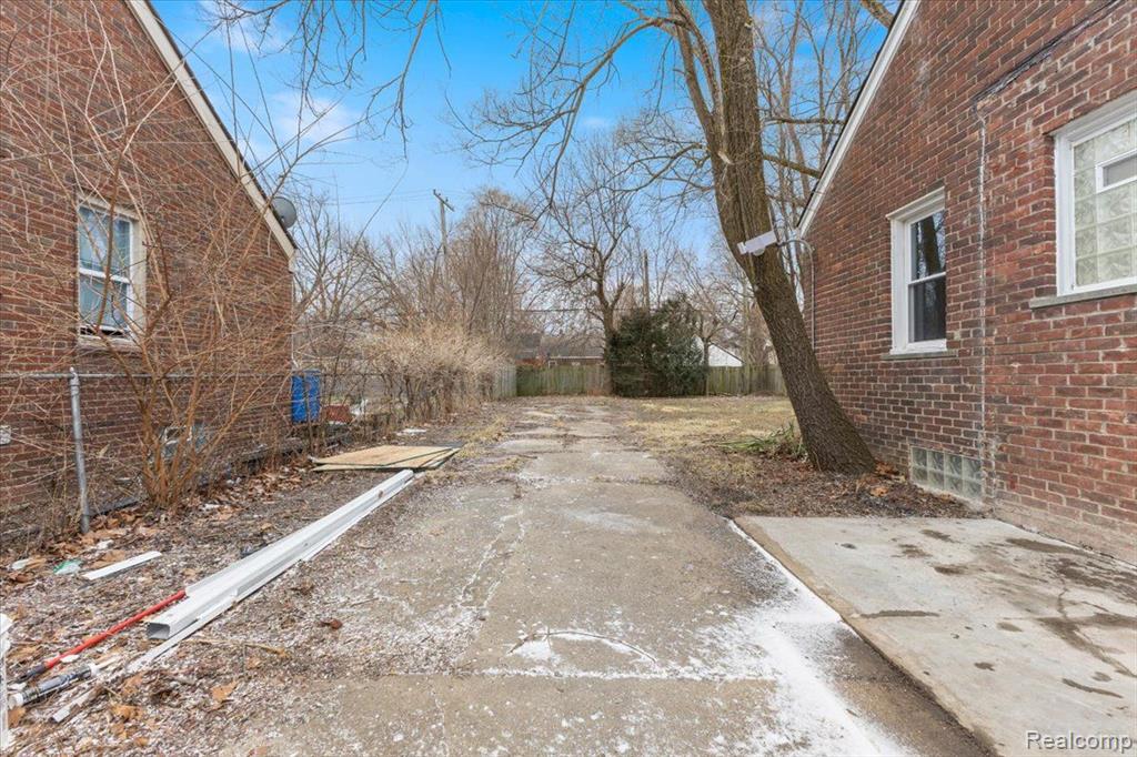 6303 UNIVERSITY, Detroit, MI 48224 — Photo 18