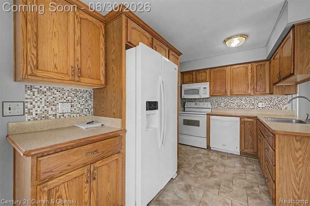 42519 Applecreek Drive, Plymouth, MI 48170 — Photo 18
