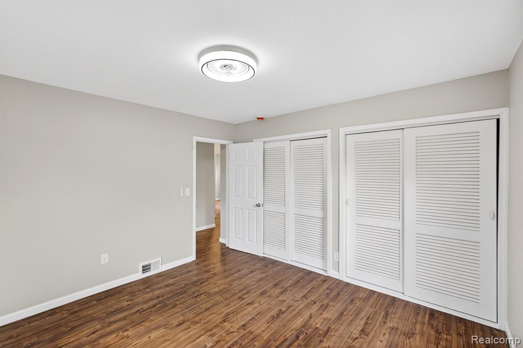 4047 Mitchell Drive, Flint, MI 48506 — Photo 14