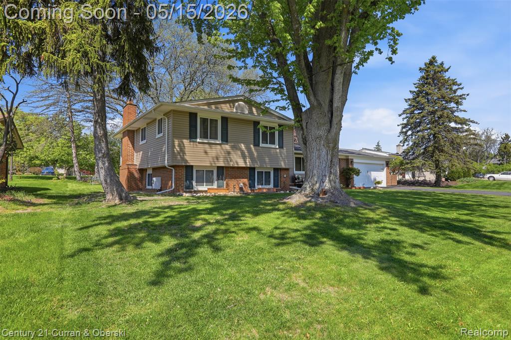 6632 PINE EAGLE LN Street, West Bloomfield, MI — Photo 2