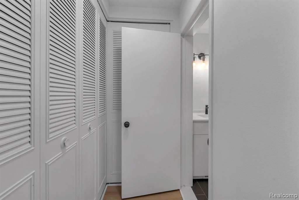 408 Fox Hills #A5 Drive S, Bloomfield Hills, MI 48304 — Photo 26