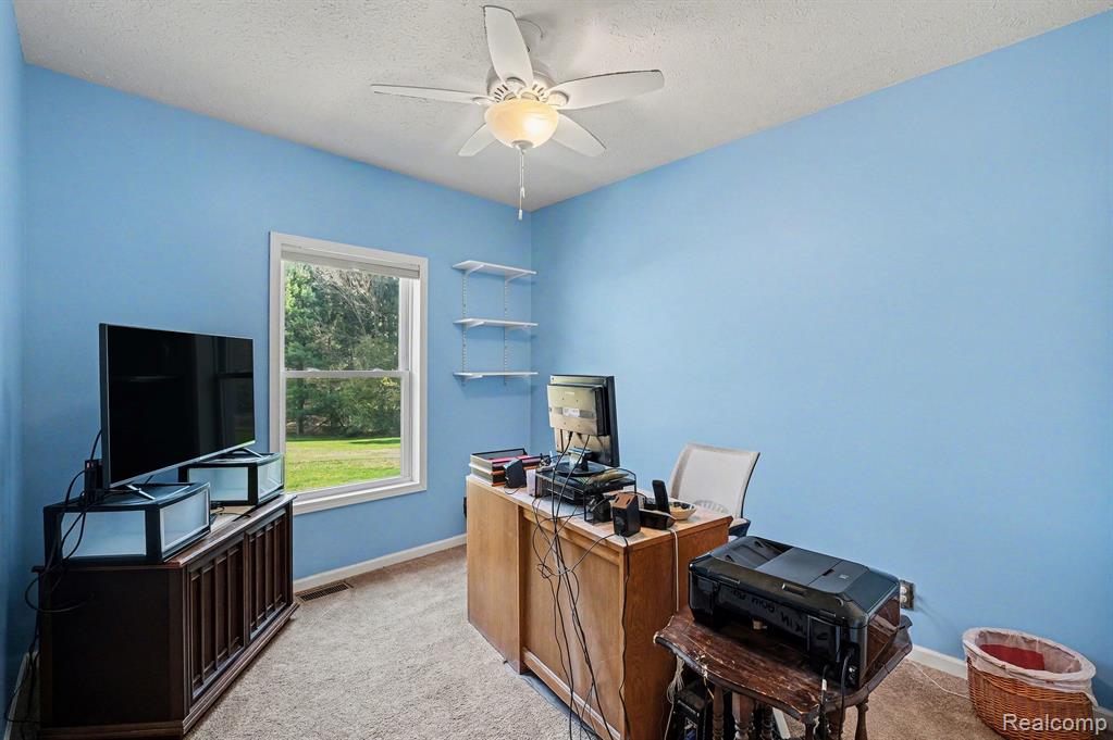 895 E Wardlow Road, Highland, MI 48356 — Photo 22