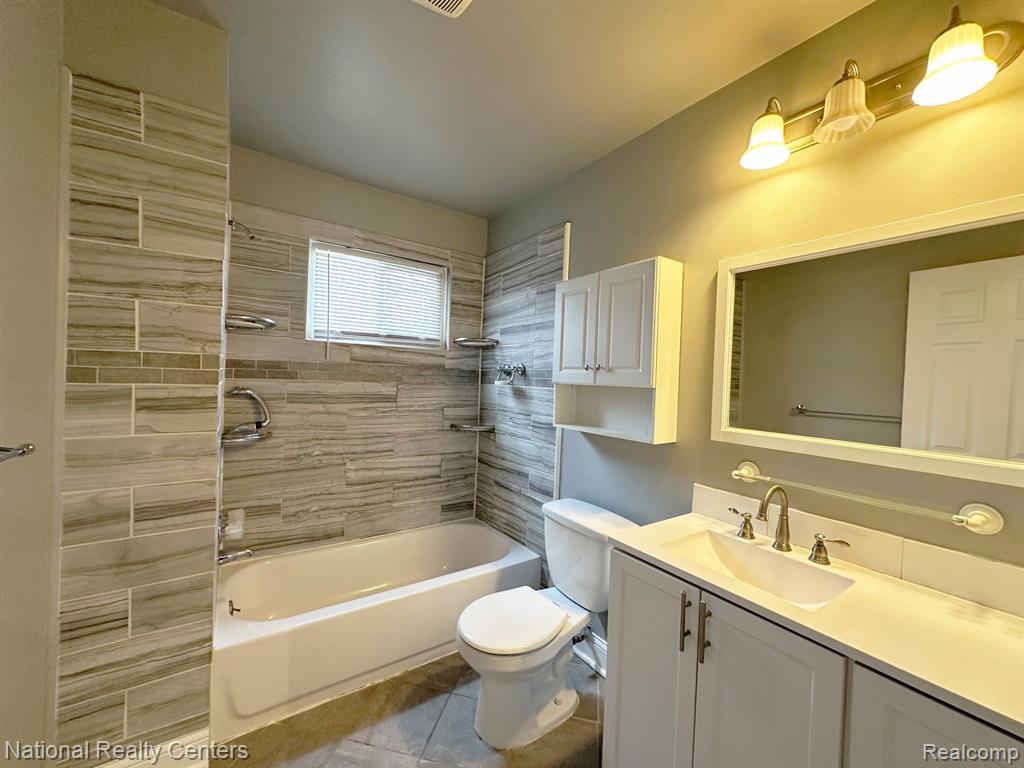 829 W PARKER Avenue, Madison Heights, MI 48071 — Photo 16