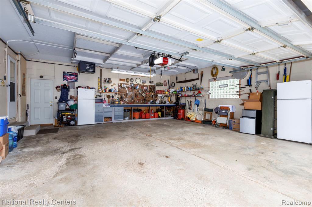 9150 Maplewood Drive, White Lake, MI — Photo 18