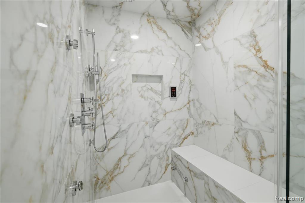 827 N Pointe, Port Huron, MI 48060 — Photo 26