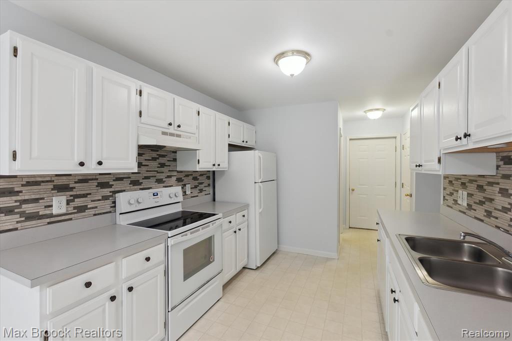 1158 Bay Court, Holly, MI 48442 — Photo 7