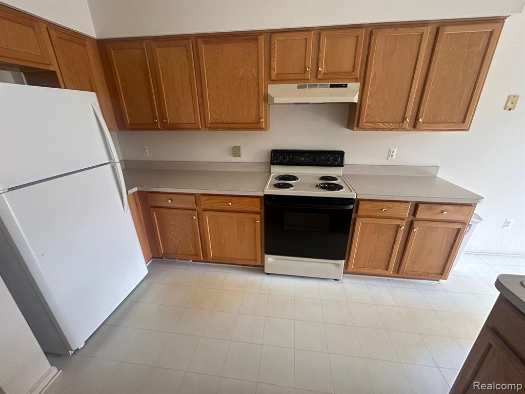 45401 DIAMOND POND Drive, Macomb, MI 48044 — Photo 3