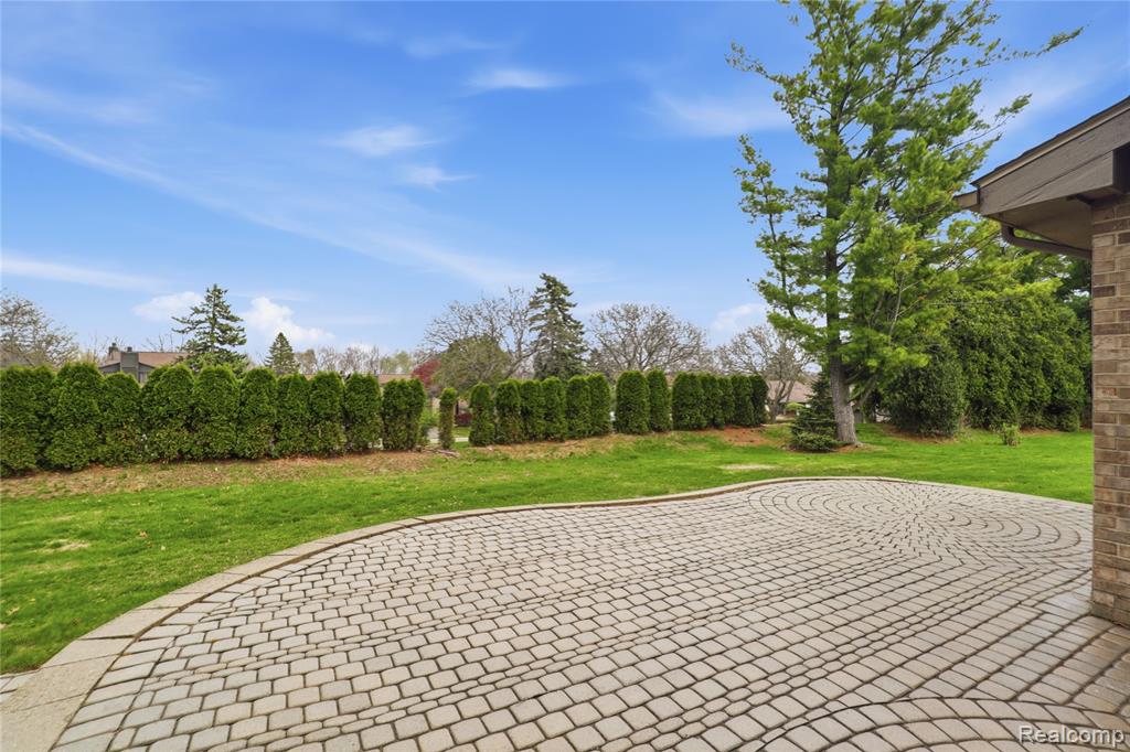 2084 Wabeek Hill Court, Bloomfield Hills, MI 48302 — Photo 56