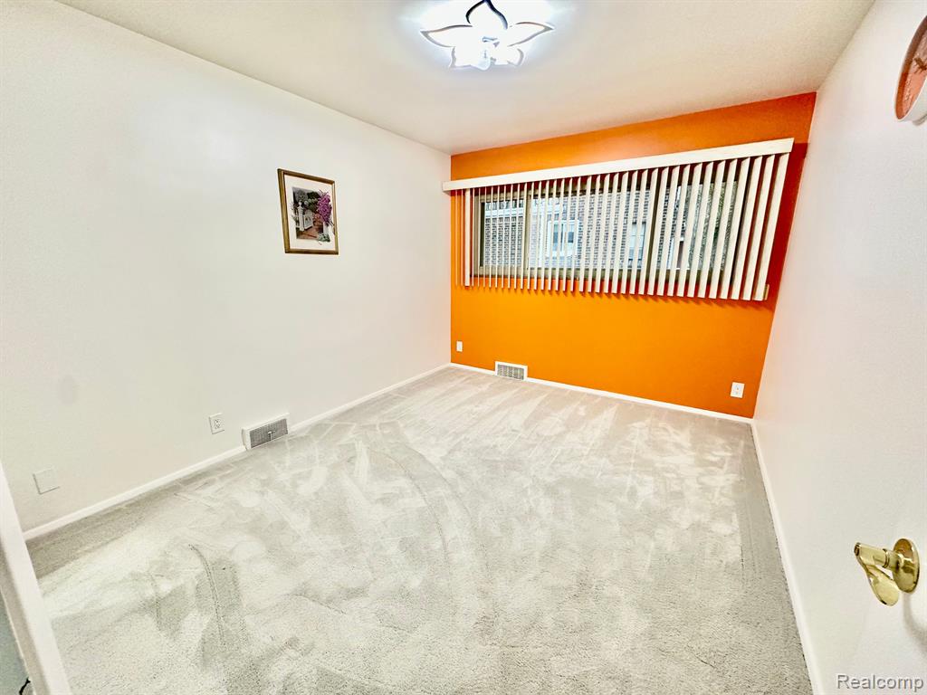 9171 E OUTER Drive, Detroit, MI 48213 — Photo 16