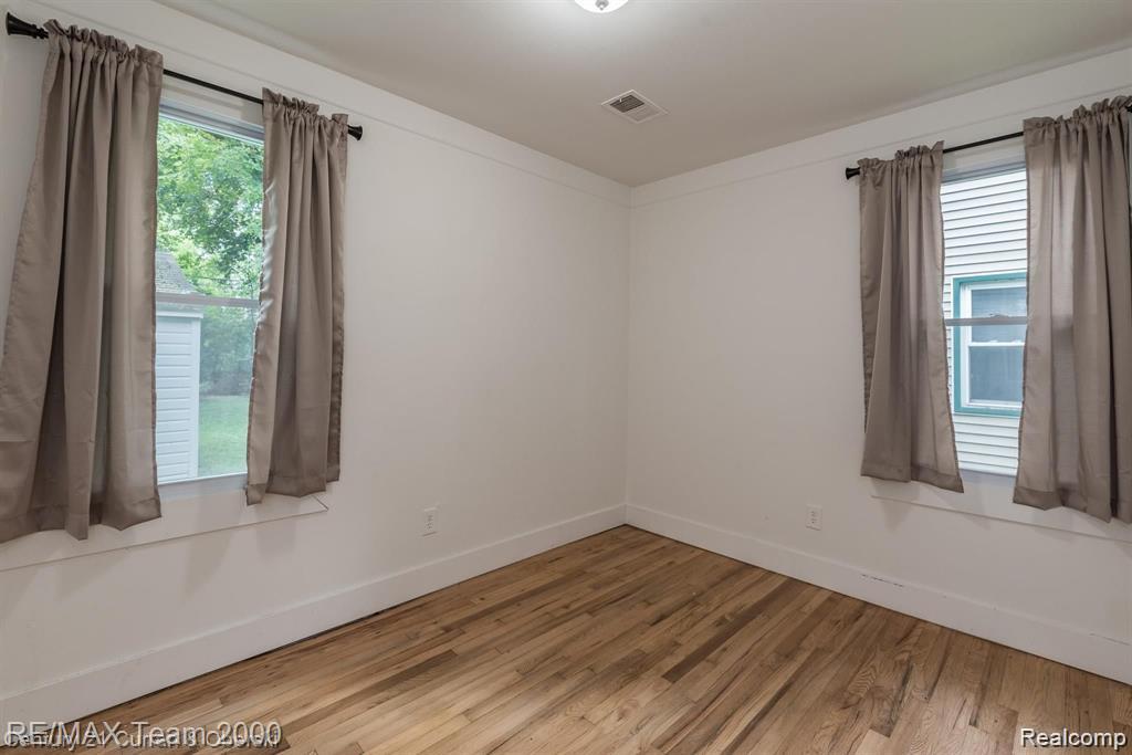 24601 STANFORD Street, Dearborn Heights, MI 48125 — Photo 21
