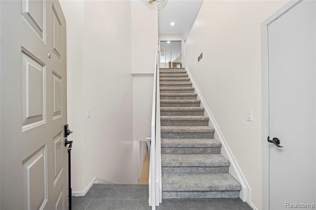 6610 Fieldstone Court, West Bloomfield, MI — Photo 2