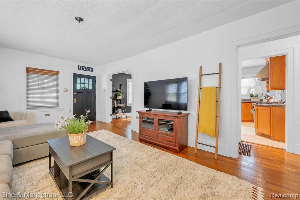 424 W Hudson Avenue, Royal Oak, MI 48067 — Photo 13
