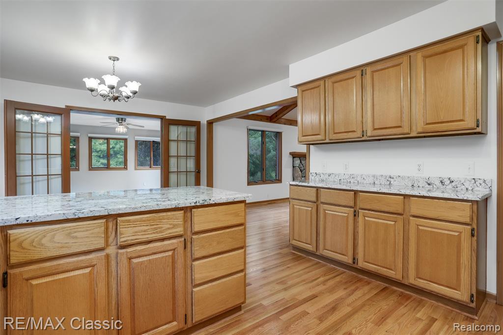 4150 Heatherwood Drive, Commerce Twp, MI 48382 — Photo 13