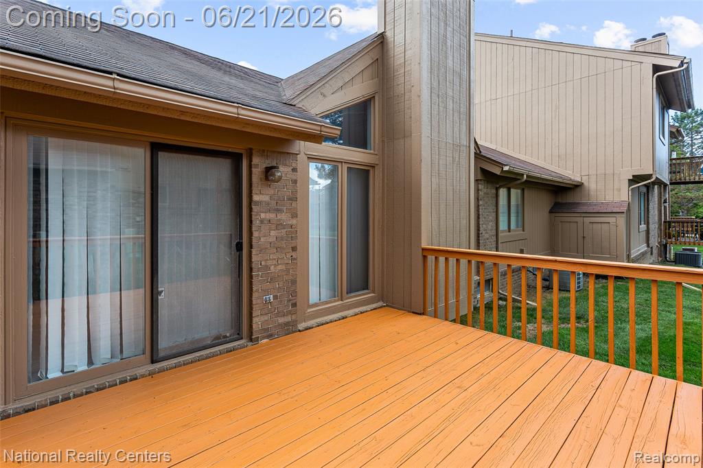 6153 Westbrooke Drive, West Bloomfield, MI — Photo 35