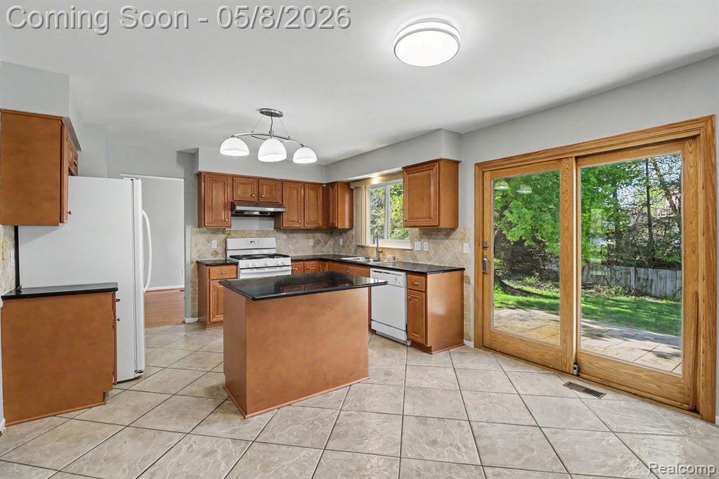 42819 Fairfield Drive, Belleville, MI 48111 — Photo 13