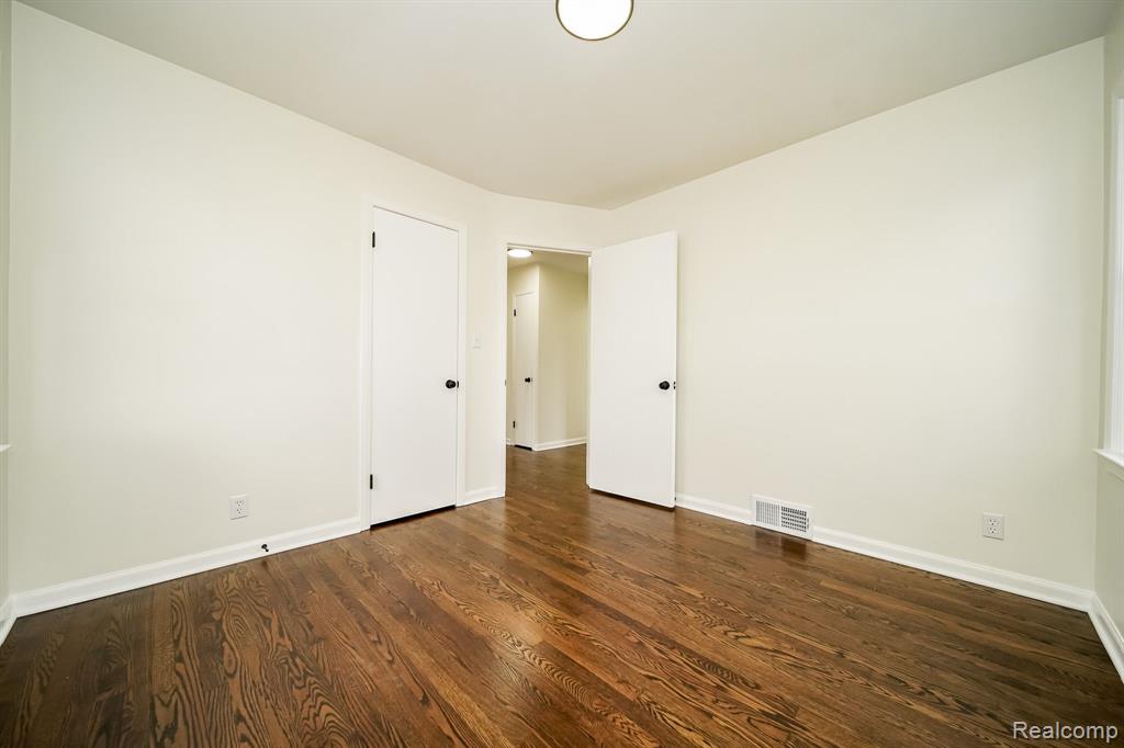 6855 KINGSBURY Street, Dearborn Heights, MI 48127 — Photo 42