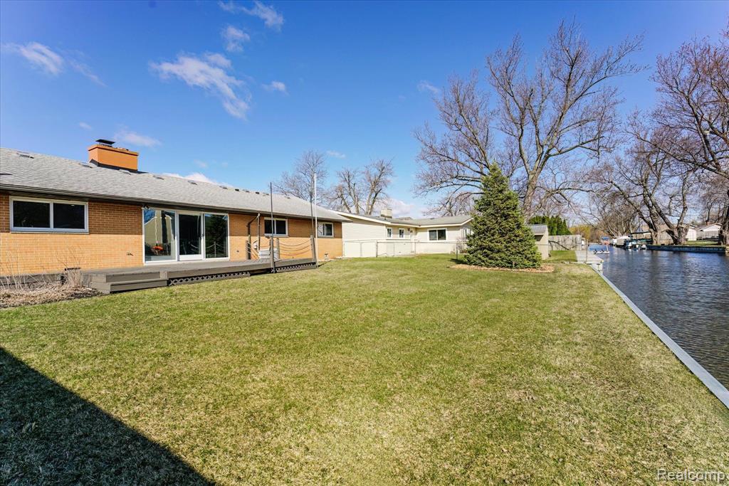 1293 BRAMBLES Drive, Waterford, MI 48328 — Photo 30
