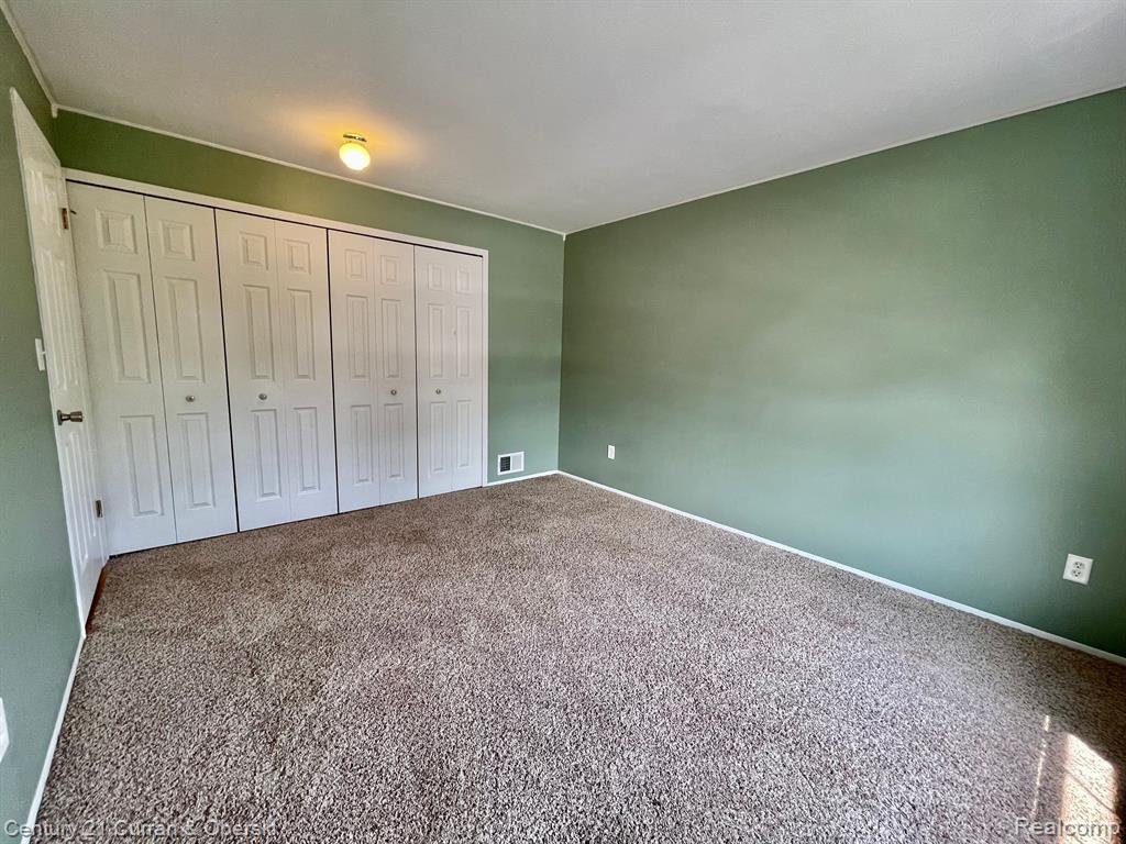 196 PRINCETON Drive, South Lyon, MI 48178 — Photo 11