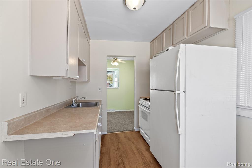 7957 PINE Street, Taylor, MI 48180 — Photo 9