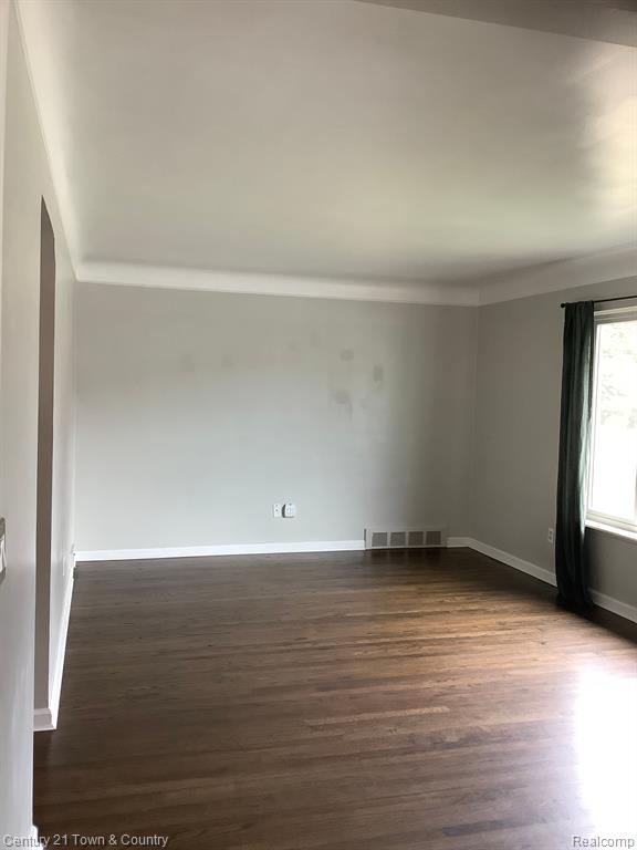 8953 NIVER Avenue, Allen Park, MI 48101 — Photo 6