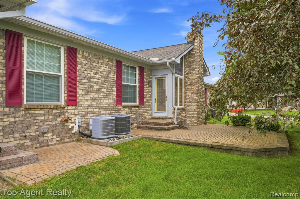 48659 Sundance Court, Utica, MI 48315 — Photo 36
