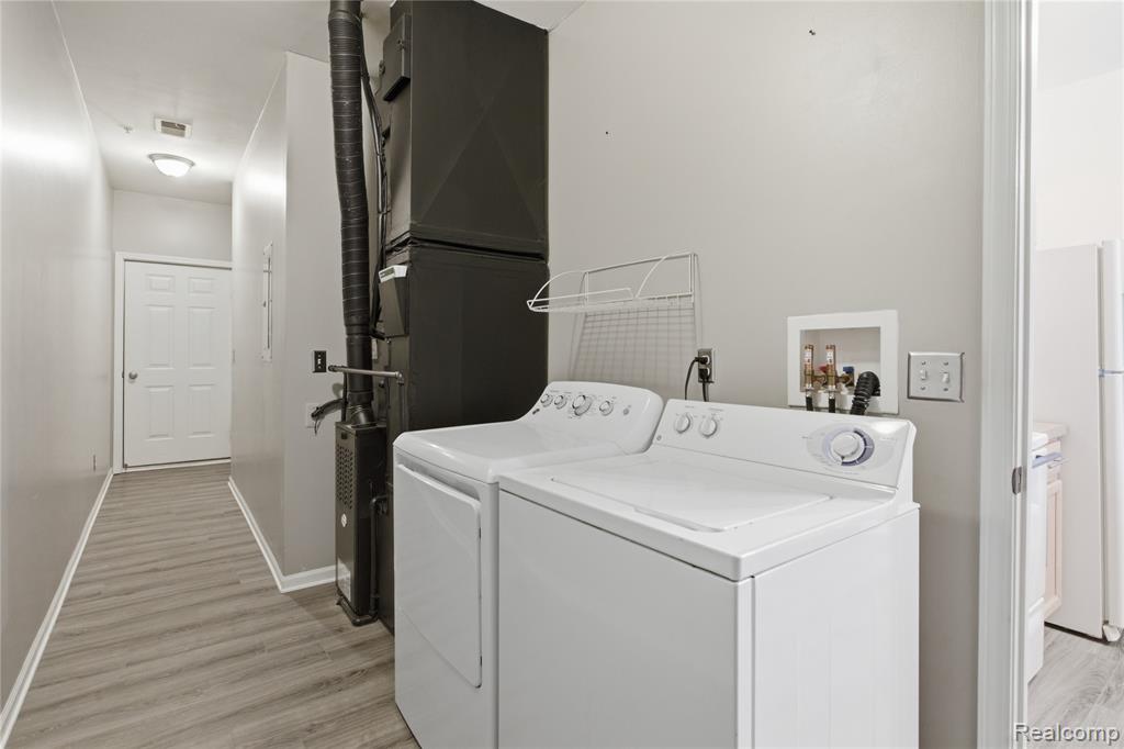 526 Red Oak Court, Walled Lake, MI 48390 — Photo 18