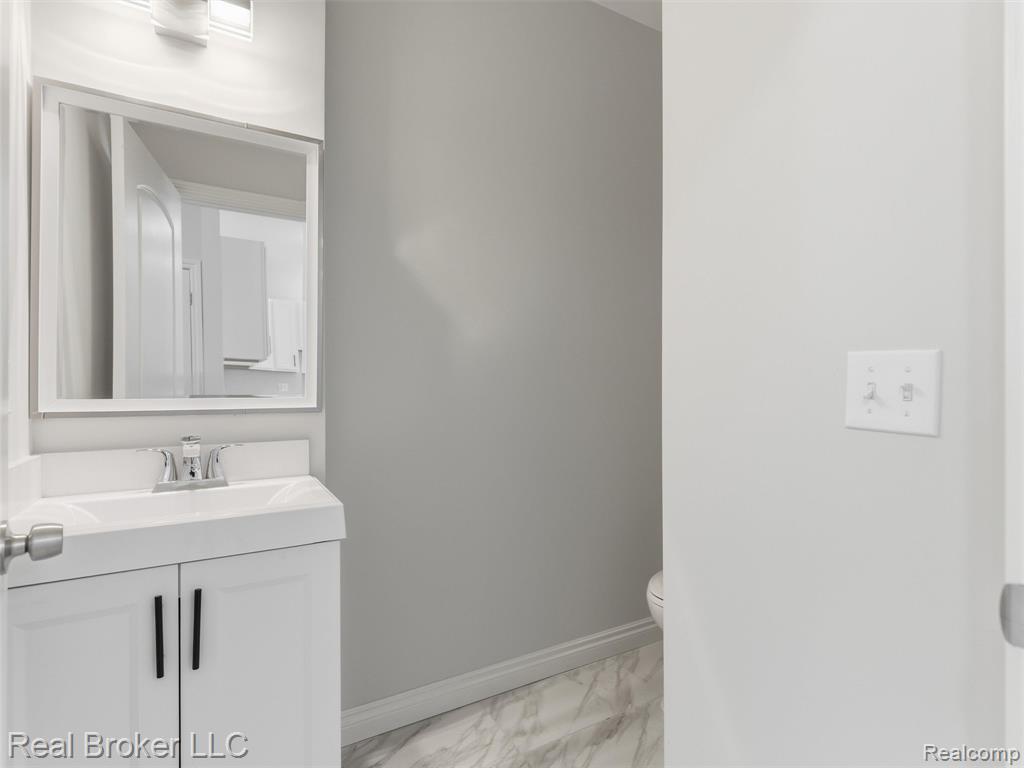 47124 Rosevillage Court, Shelby Twp, MI 48315 — Photo 10