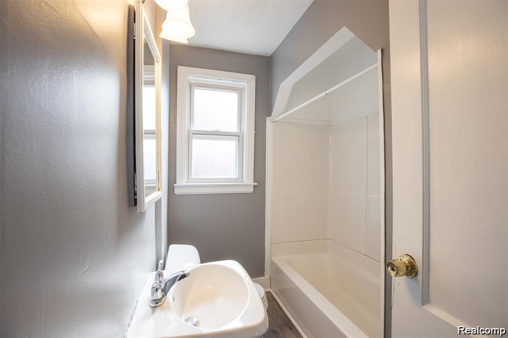 6753 HEYDEN Street, Dearborn Heights, MI 48127 — Photo 24