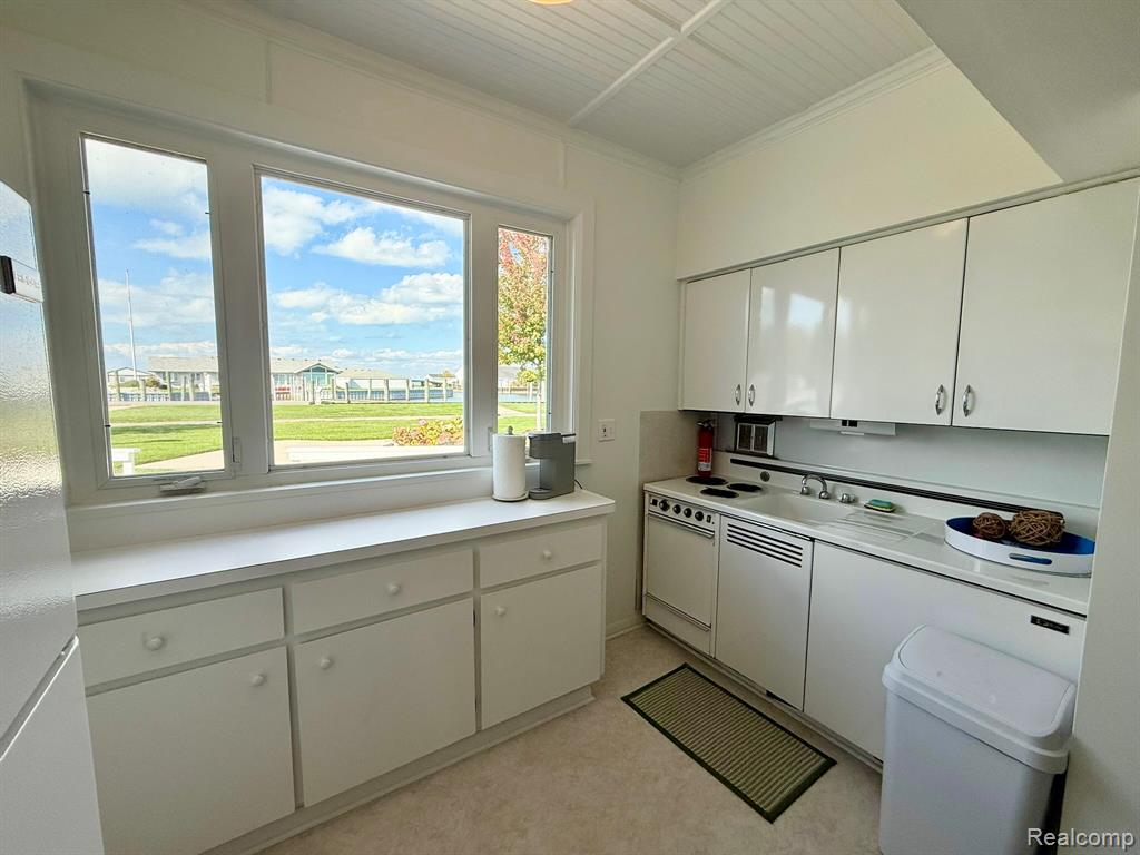 9963 S Channel Dr, MI 48028 — Photo 31