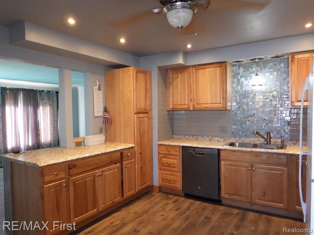 5522 PLEASANT Drive, Waterford, MI 48329 — Photo 11