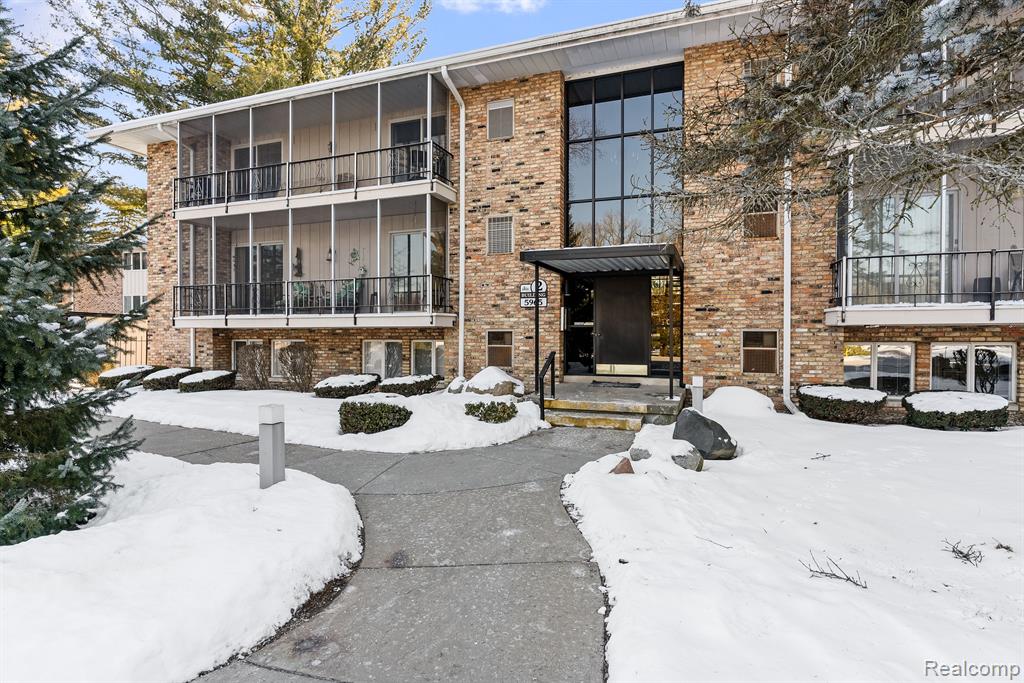5965 W MICHIGAN Avenue, 16, Saginaw, MI 48638 — Photo 2